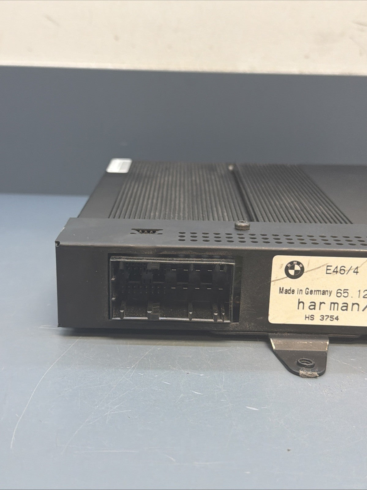 99-05 BMW E46 3 Series Harman / Kardon Audio Radio Amplifier Genuine 6920996