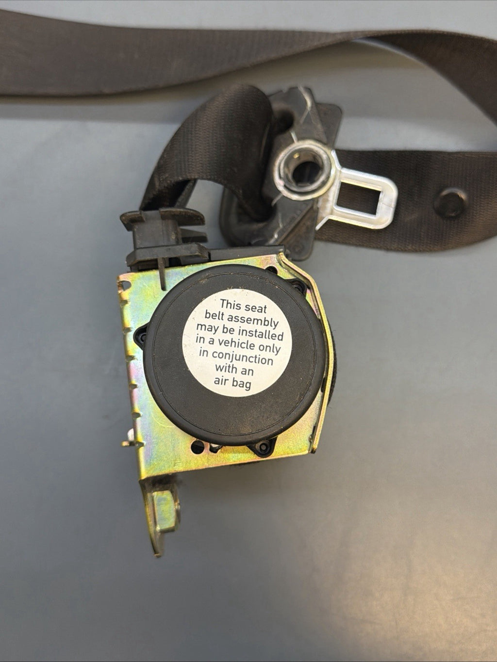 2001-2005 BMW 325I 325XI FRONT LEFT DRIVER SEAT BELT RETRACTOR 7009857 OEM