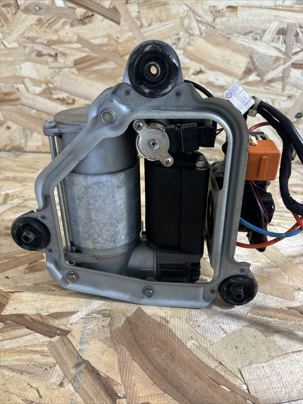 BMW X5 12V Auto Air Suspension Compressor Pump OEM 4430200111 CC0015