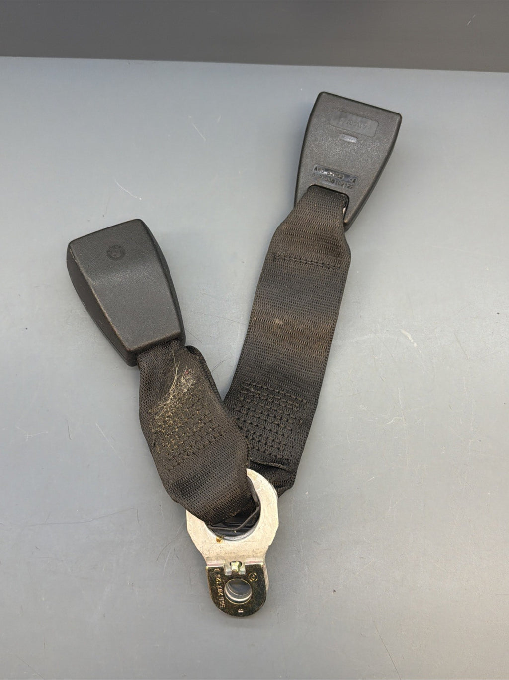 BMW E46 323 325 330 Rear Left Driver Side Seat Belt Receiver Latch OEM 8226038