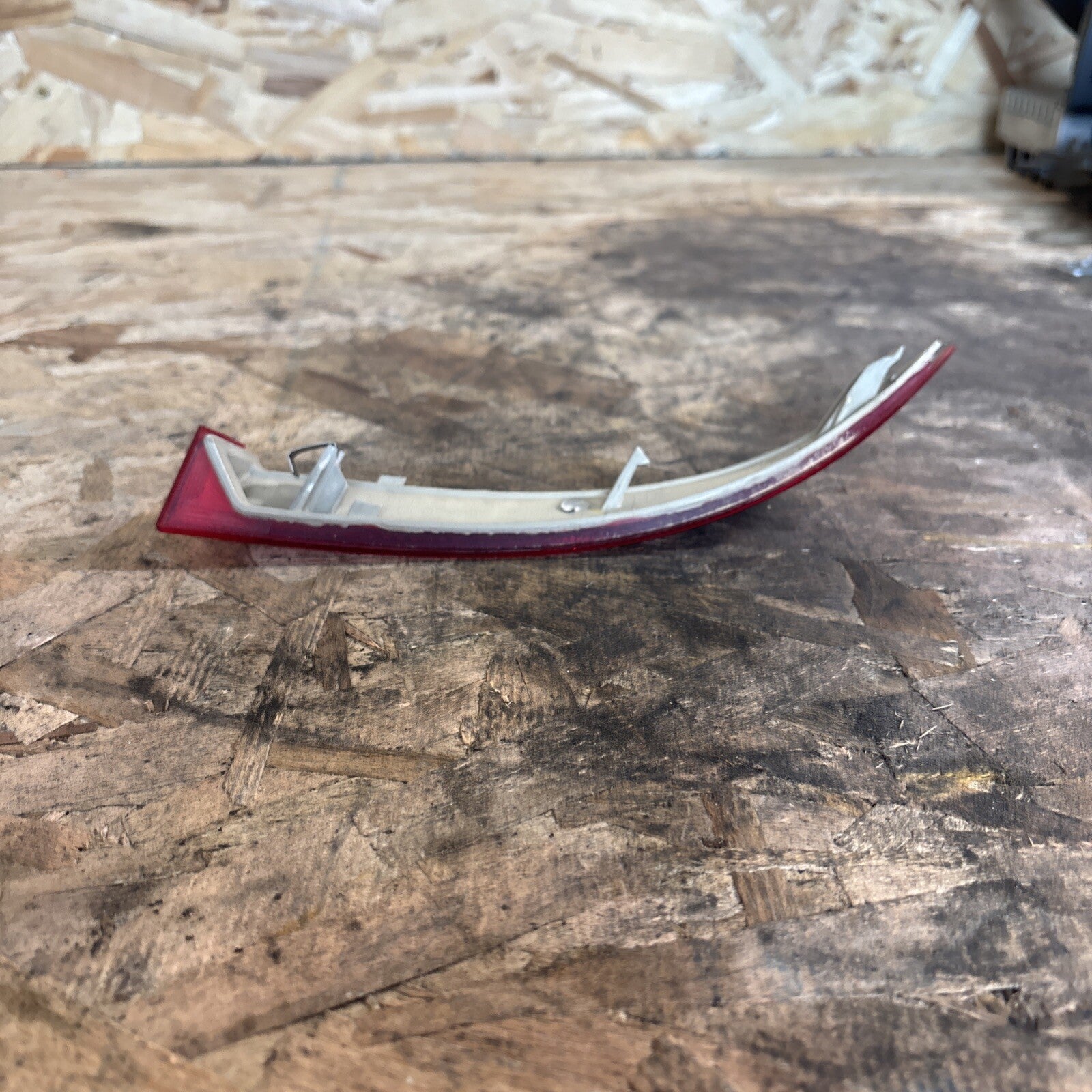 2009-2013 BMW X5 REAR LEFT BUMPER LIGHT REFLECTOR 7240997 OEM