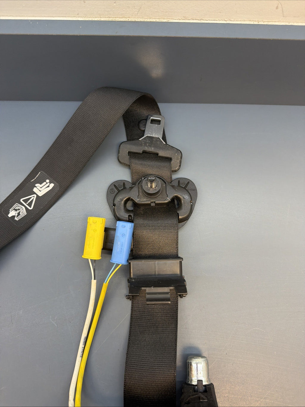 BMW 2012-2015 E84 X1 FRONT RIGHT PASSANGER SEAT BELT RETRACTOR OEM 34061695