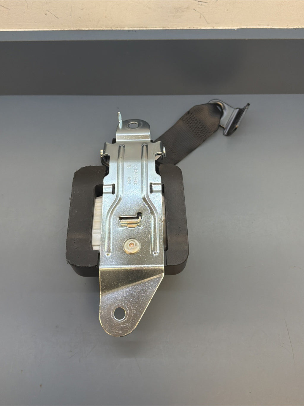 2018 - 2023 BMW X2 F39 REAR LEFT SIDE SEAT BELT SEATBELT RETRACTOR OEM 7422967