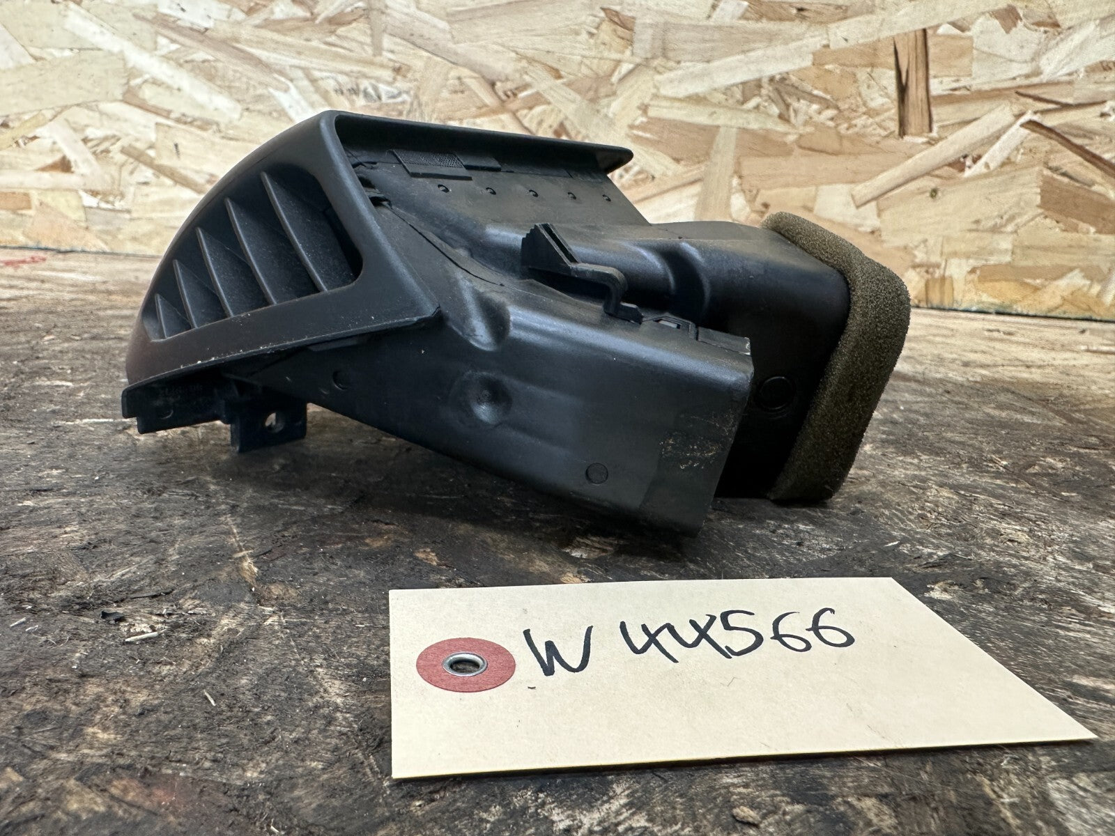BMW 1999-2005 E46 RIGHT SIDE DASH AIR VENT OEM 8361898