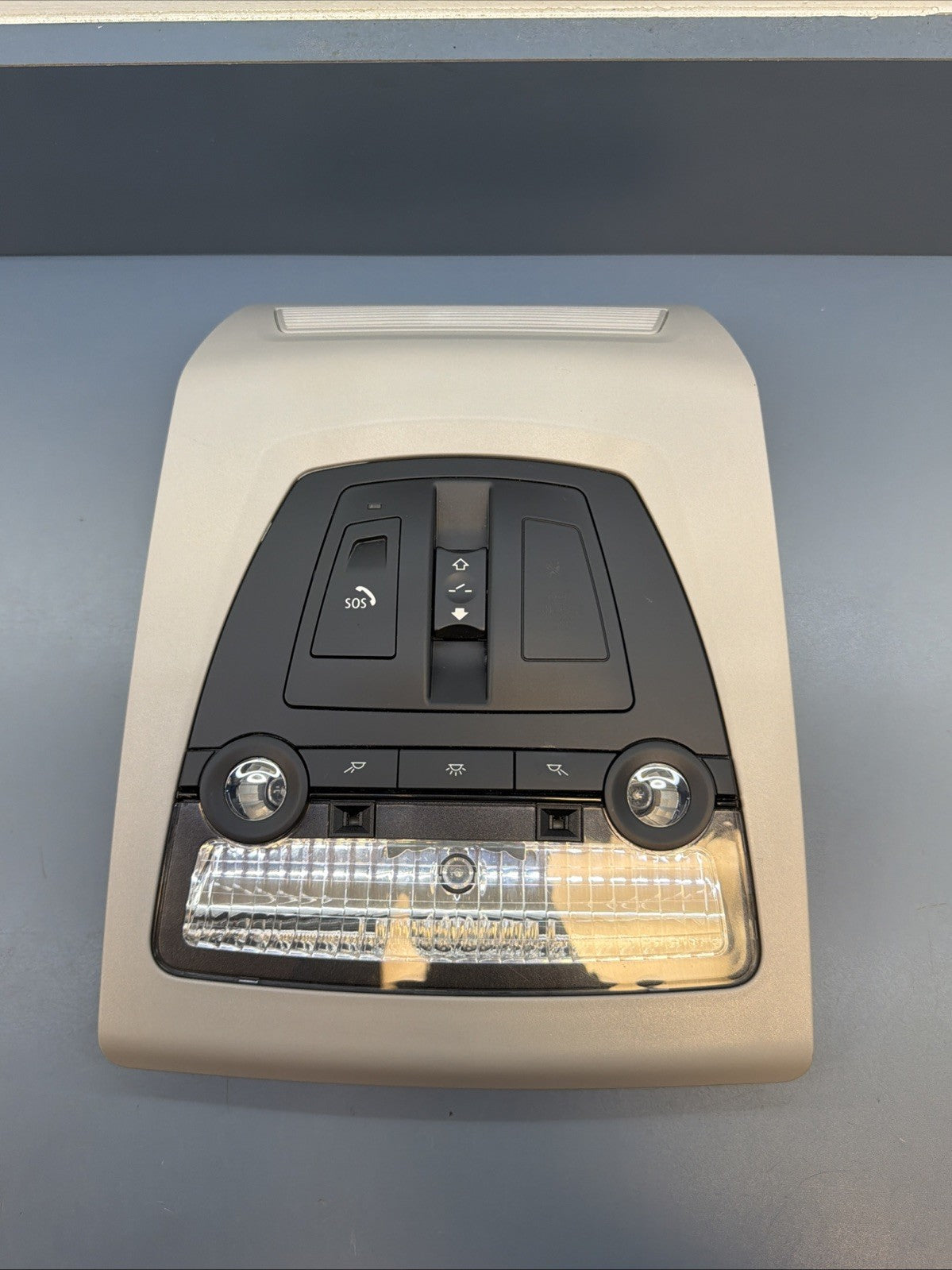 2011 - 2016 BMW 535i FRONT OVERHEAD ROOF CONSOLE DOME LIGHT LAMP OEM 28140555