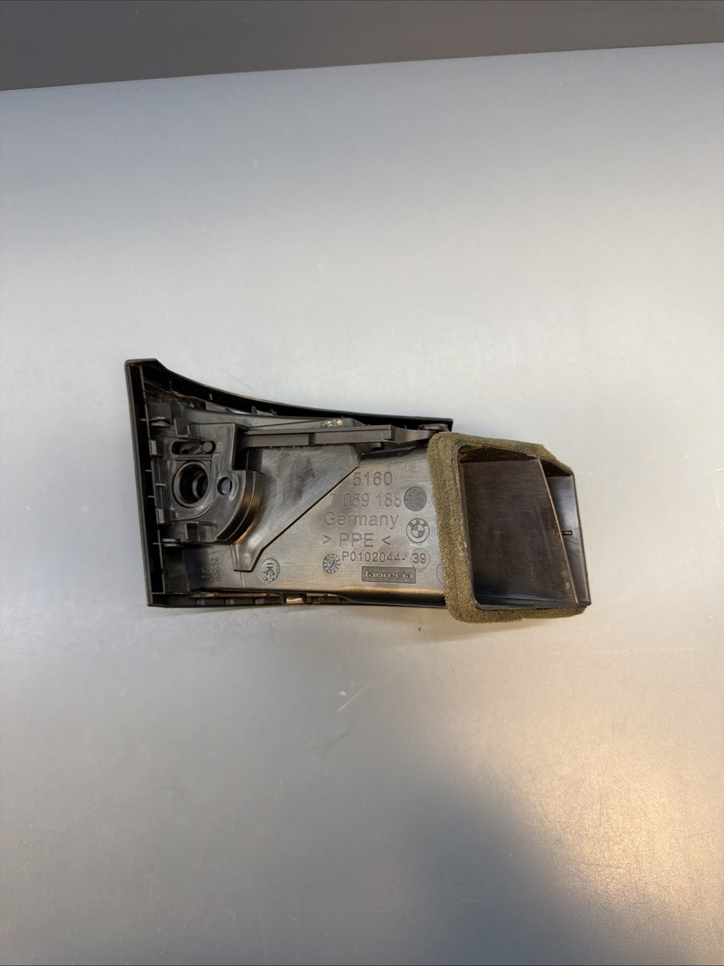 08-13 OEM BMW E82 E88 135i 128i Coupe Dash Right Passenger Side Air Vent 7059188