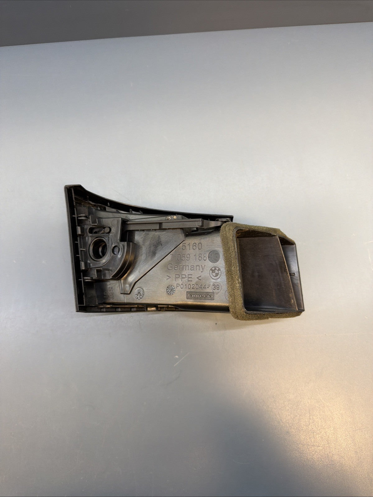 08-13 OEM BMW E82 E88 135i 128i Coupe Dash Right Passenger Side Air Vent 7059188