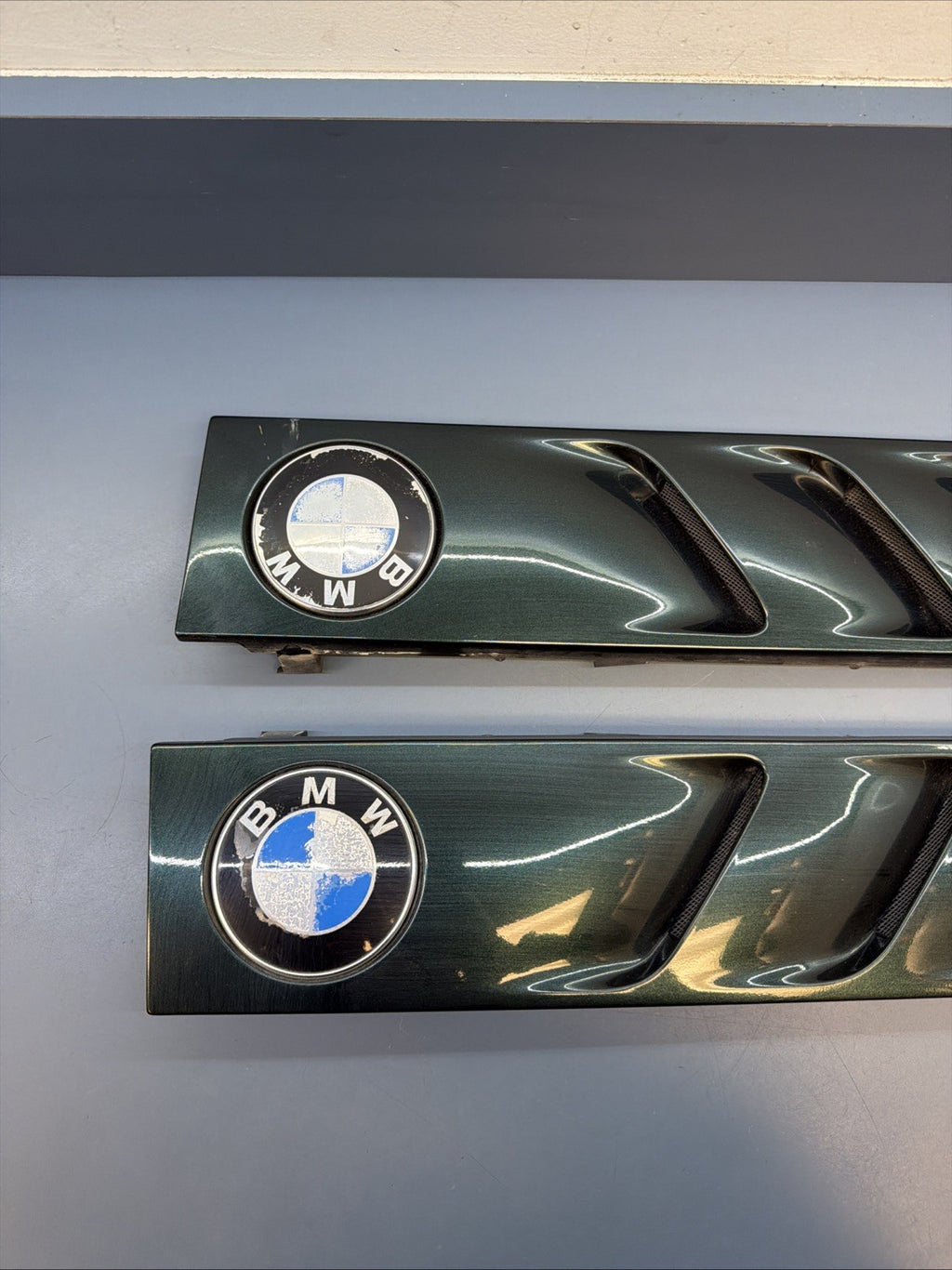96-02 BMW E36/7 Z3 FRONT RIGHT & LEFT FENDER VENT TRIM GREEN SET 8398016 8398015