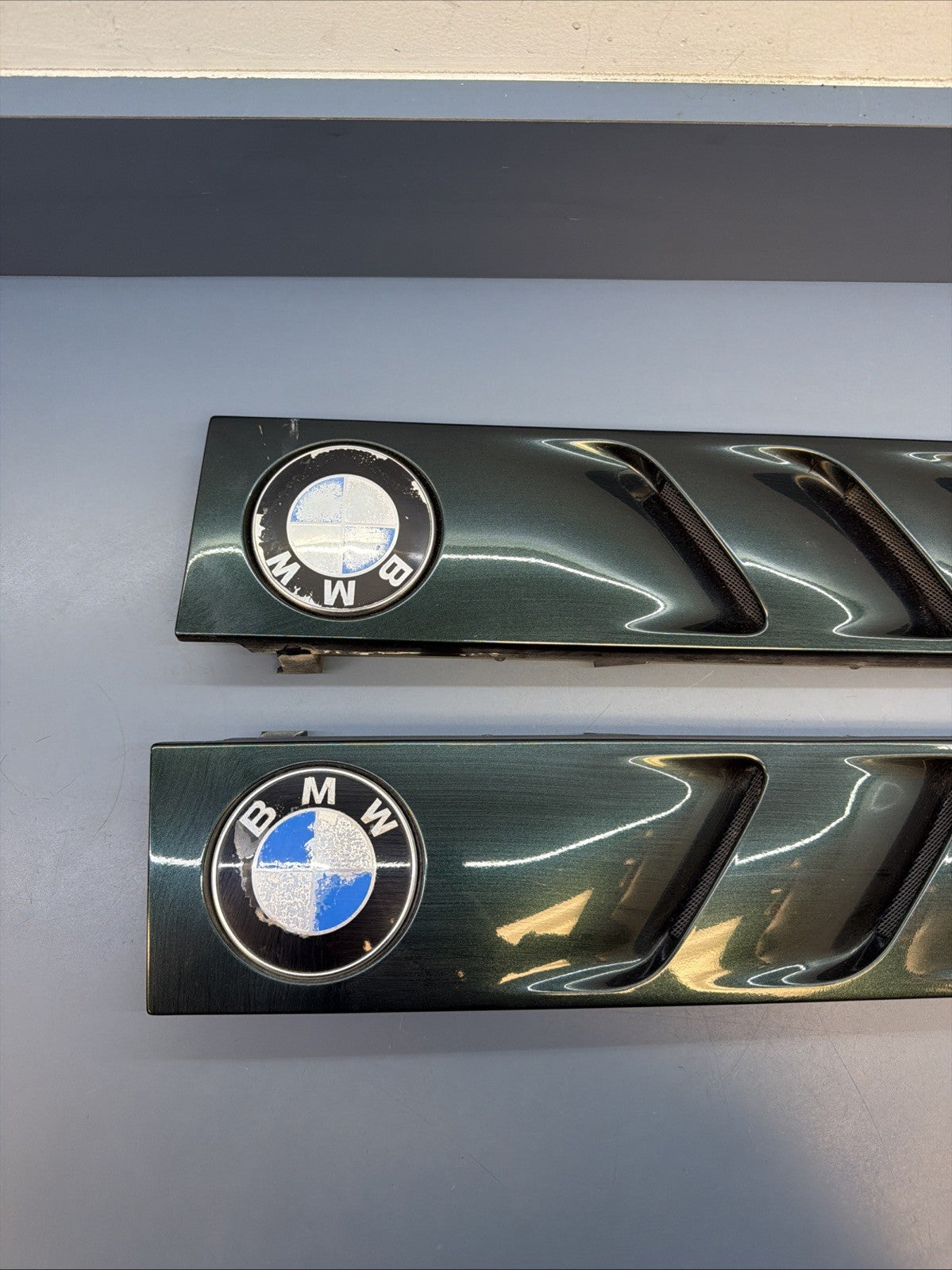96-02 BMW E36/7 Z3 FRONT RIGHT & LEFT FENDER VENT TRIM GREEN SET 8398016 8398015