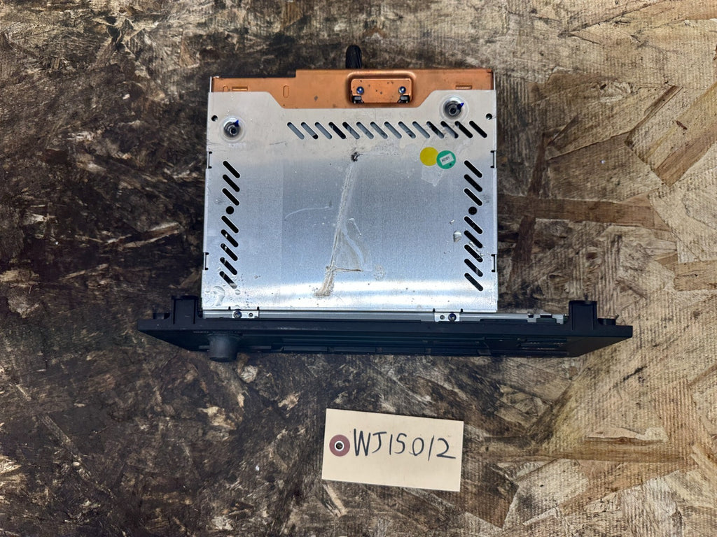 BMW 2003-2010 E83 X3 AM FM CD BUSINESS RADIO RECIEVER OEM 9173686