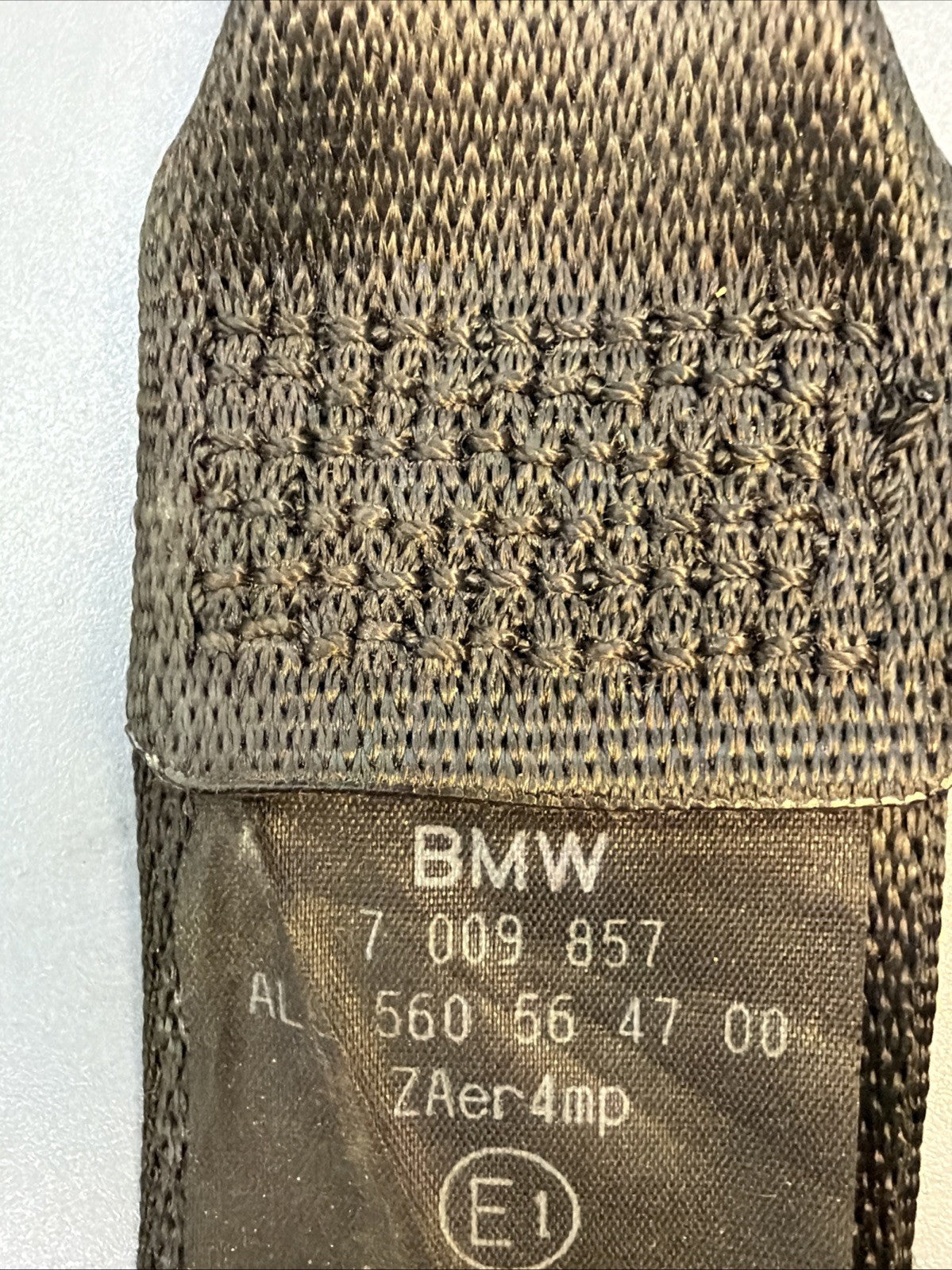 2001-2005 BMW 325I 325XI FRONT LEFT DRIVER SEAT BELT RETRACTOR 7009857 OEM