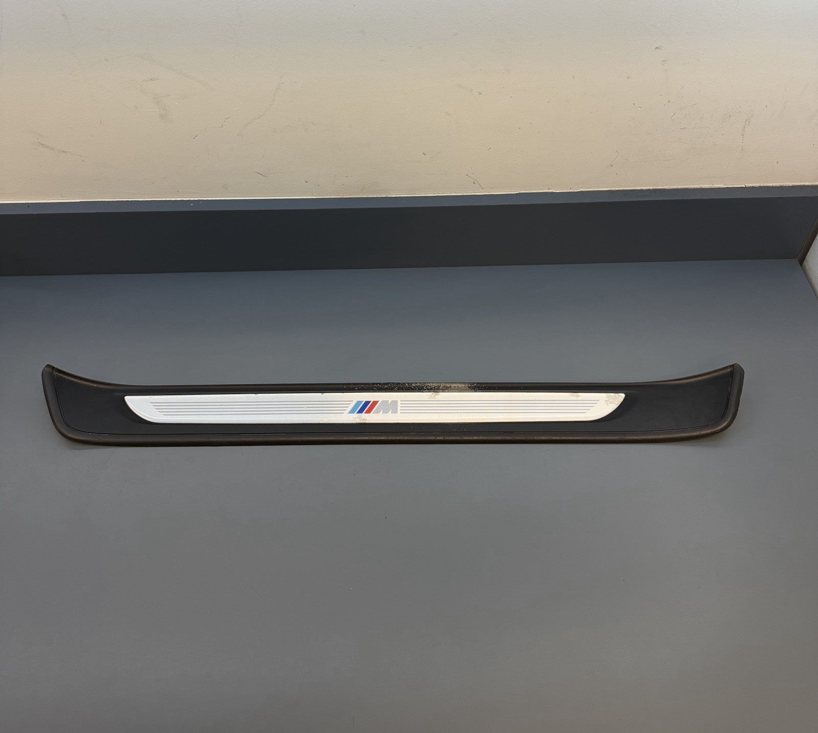 BMW E90 E91 LCI Front Entrance Cover Trim Strip Edition Left Driver 7255929