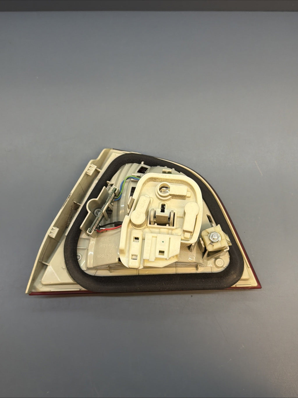 09-11 BMW E90 3 SERIES 328i 335i REAR LEFT DRIVER SIDE INNER TAIL LIGHT 7154155