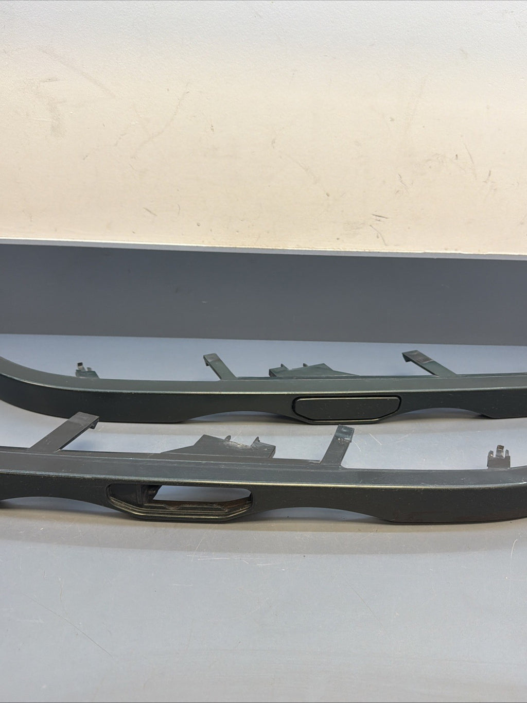 98-01 BMW 3 Series E46 SEDAN Headlight Lower Molding Trim 8208485 8208486