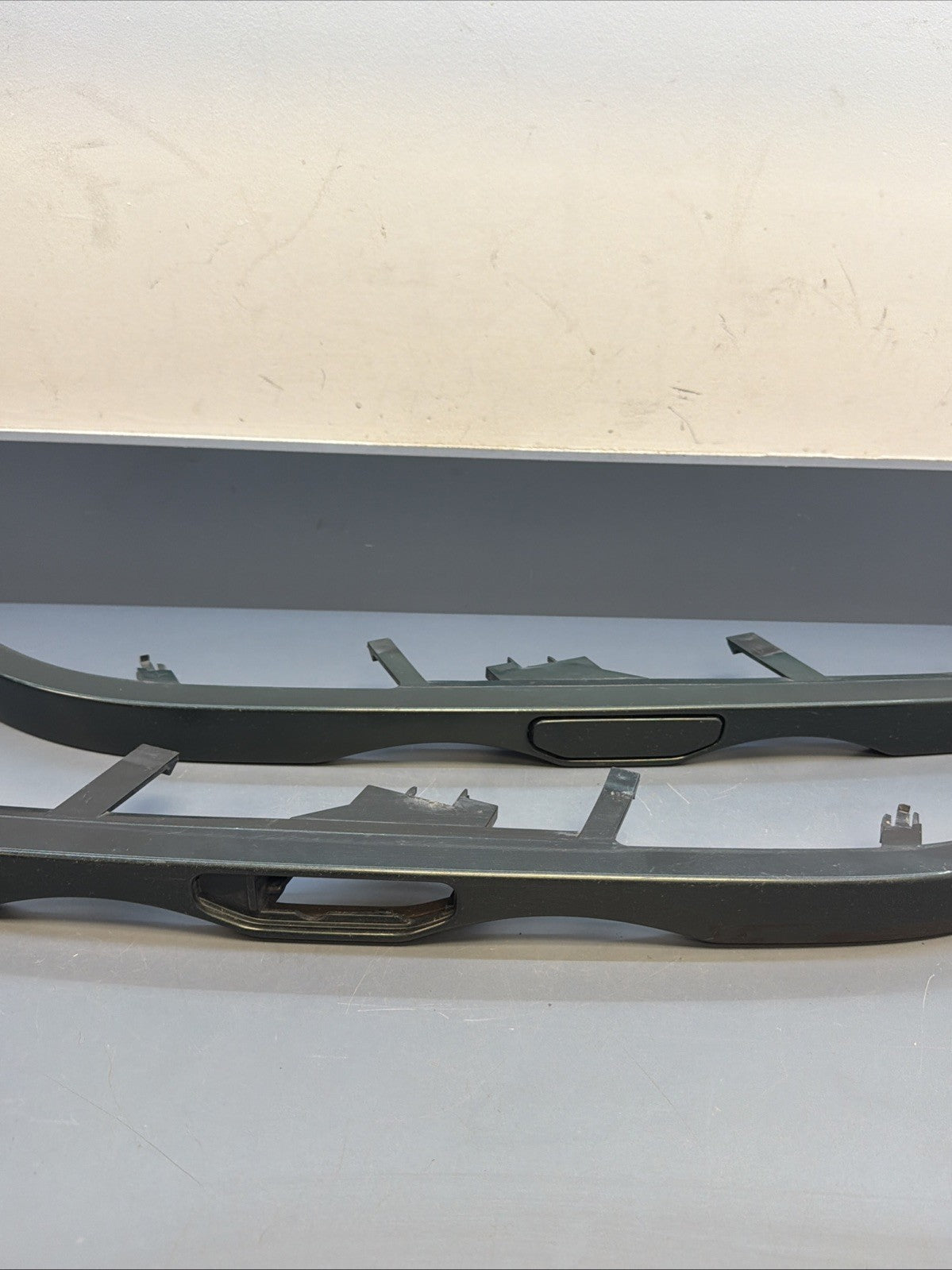 98-01 BMW 3 Series E46 SEDAN Headlight Lower Molding Trim 8208485 8208486