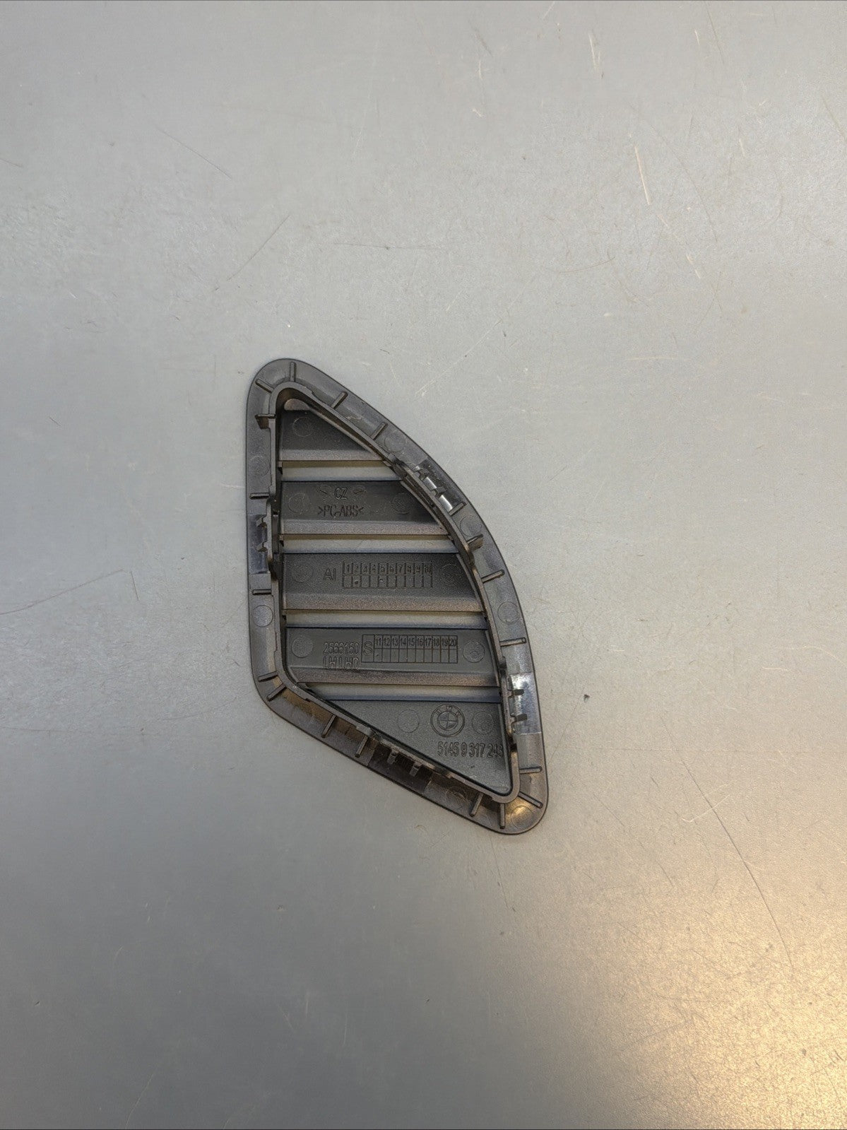 2018-2023 BMW X2 F39 FRONT LEFT SIDE DASHBOARD DEFROST AIR VENT GRILL 9317243