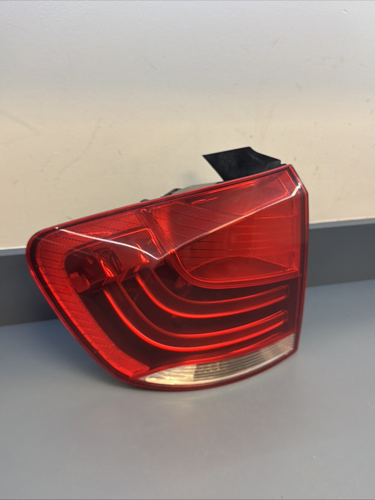 OEM 2012-2015 BMW X1 LH REAR LEFT DRIVERS TAIL LIGHT ASSEMBLY 2990111