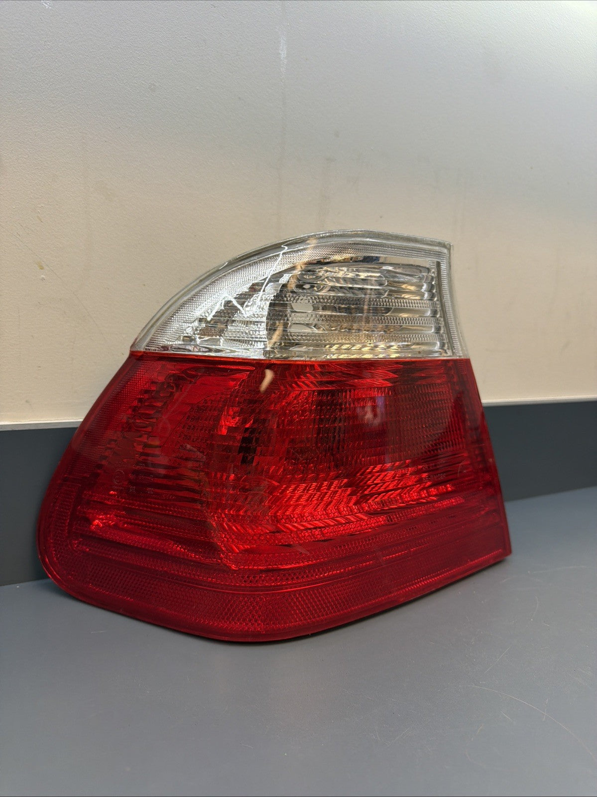 99-01 BMW 3 E46 Tail Light DRIVER SIDE Red & Clear 4D AFTERMARKET BM024-U2002