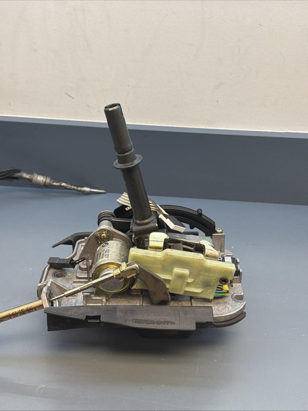 2000-2006 BMW 3 SERIES AUTOMATIC TRANSMISSION SHIFTER 1422277