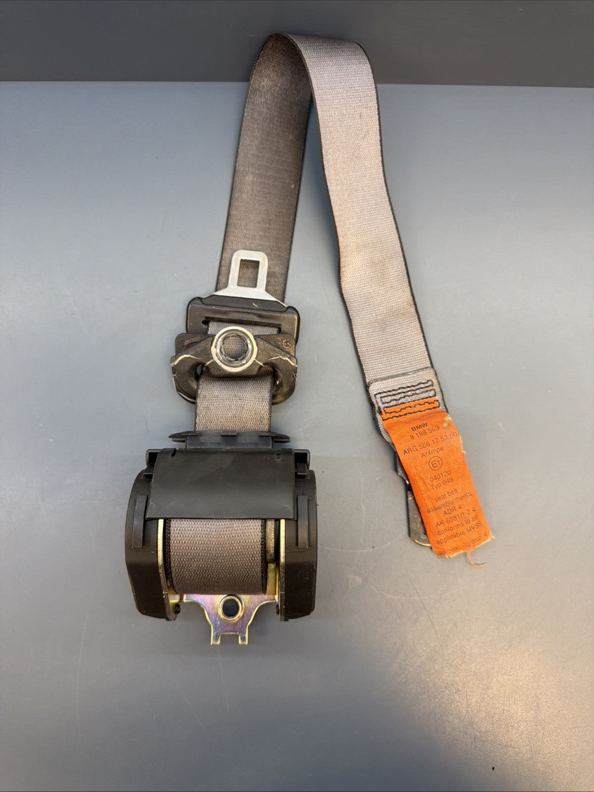 95-03 Bmw E39 5/7 Series Front Left Driver Upper Seat Belt Retractor  8198569