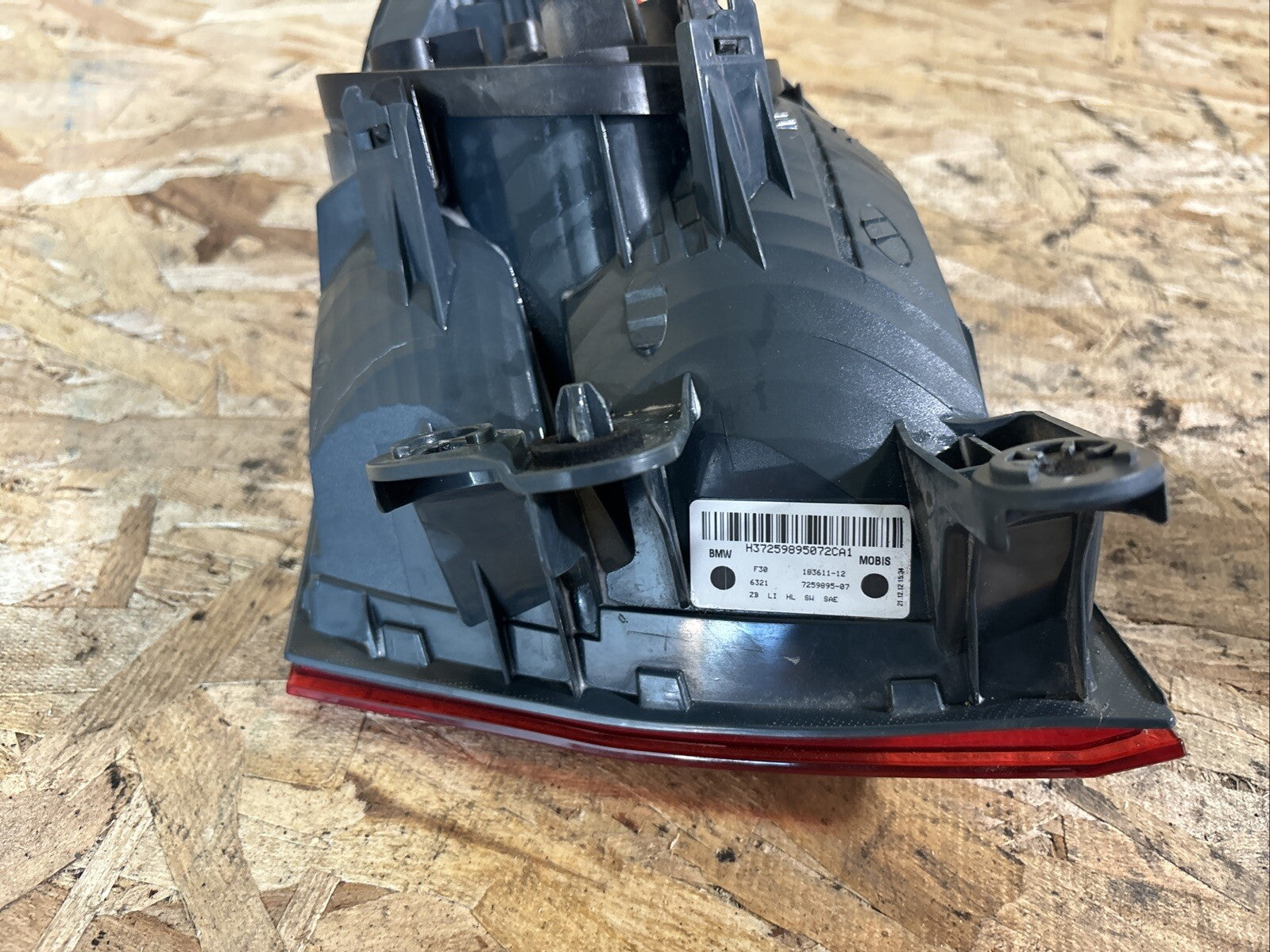 BMW 328i  TAILLIGHT DRIVER LEFT  183611-12 OEM 12 13 14 15  7259895-07