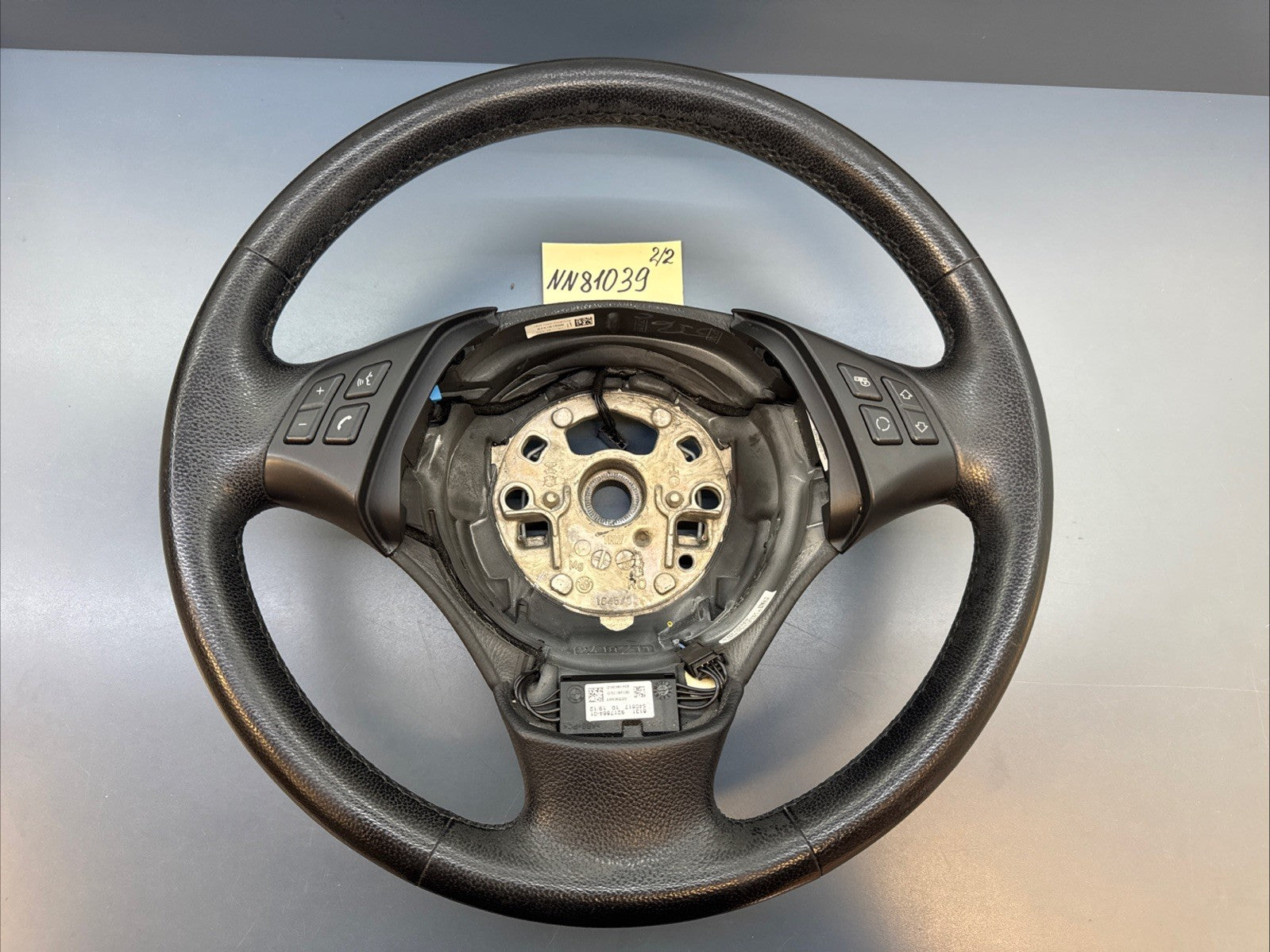 06-12 OEM BMW E90 E91 BASE Leather Steering Wheel Heated  Black 6795569