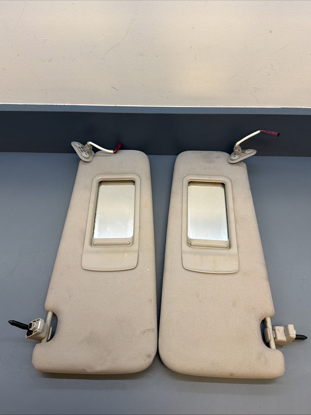 BMW E90 Sun Visor Set OEM – Driver & Passenger Gray 6957369 6957370 CLOTH