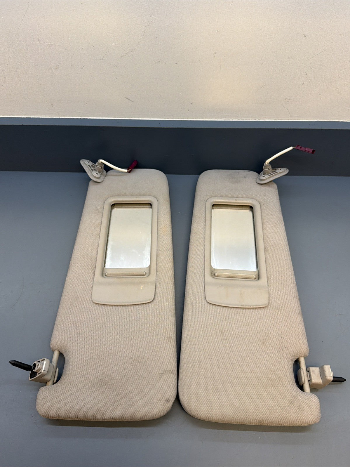 BMW E90 Sun Visor Set OEM – Driver & Passenger Gray 6957369 6957370 CLOTH