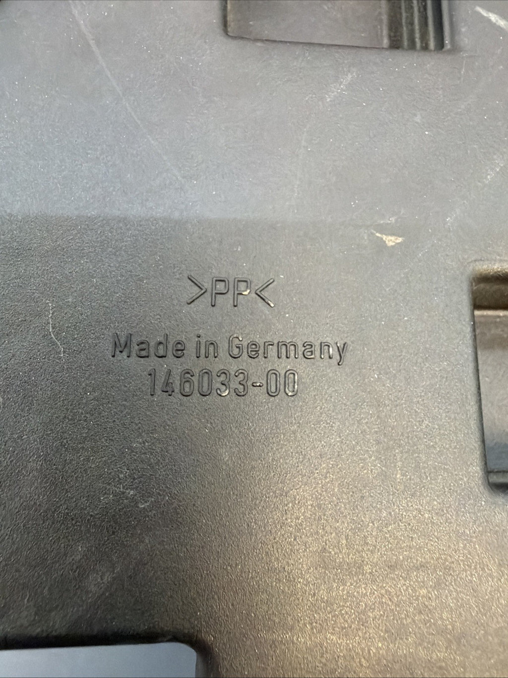 1997-2000 BMW E-39 5-Series Driver Left Side Taillight Unit 146033-00 OEM