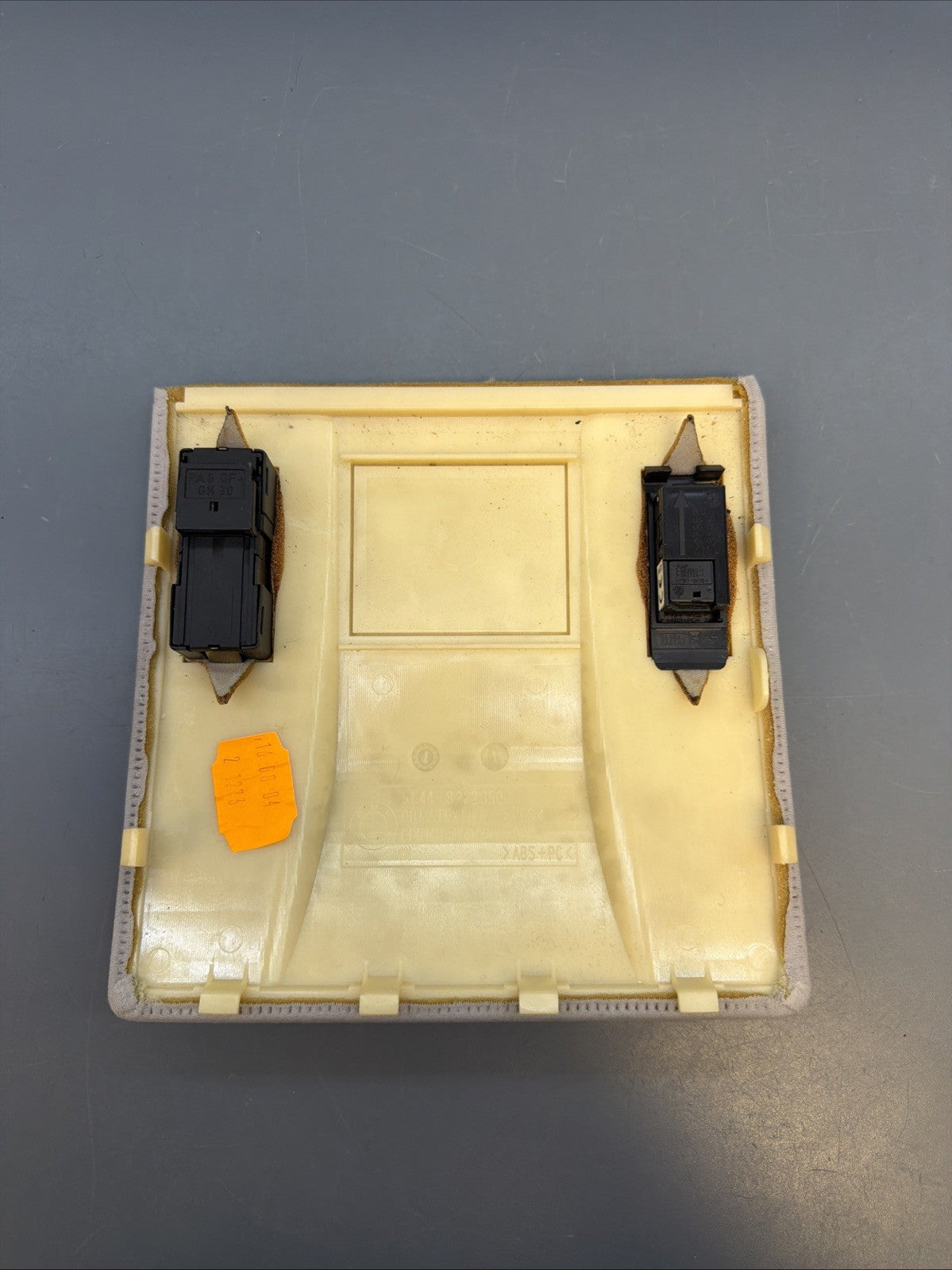 99-05 323 325 328 330 BMW E46 Sunroof Motor Cover Panel Gray 8222350 Sedan