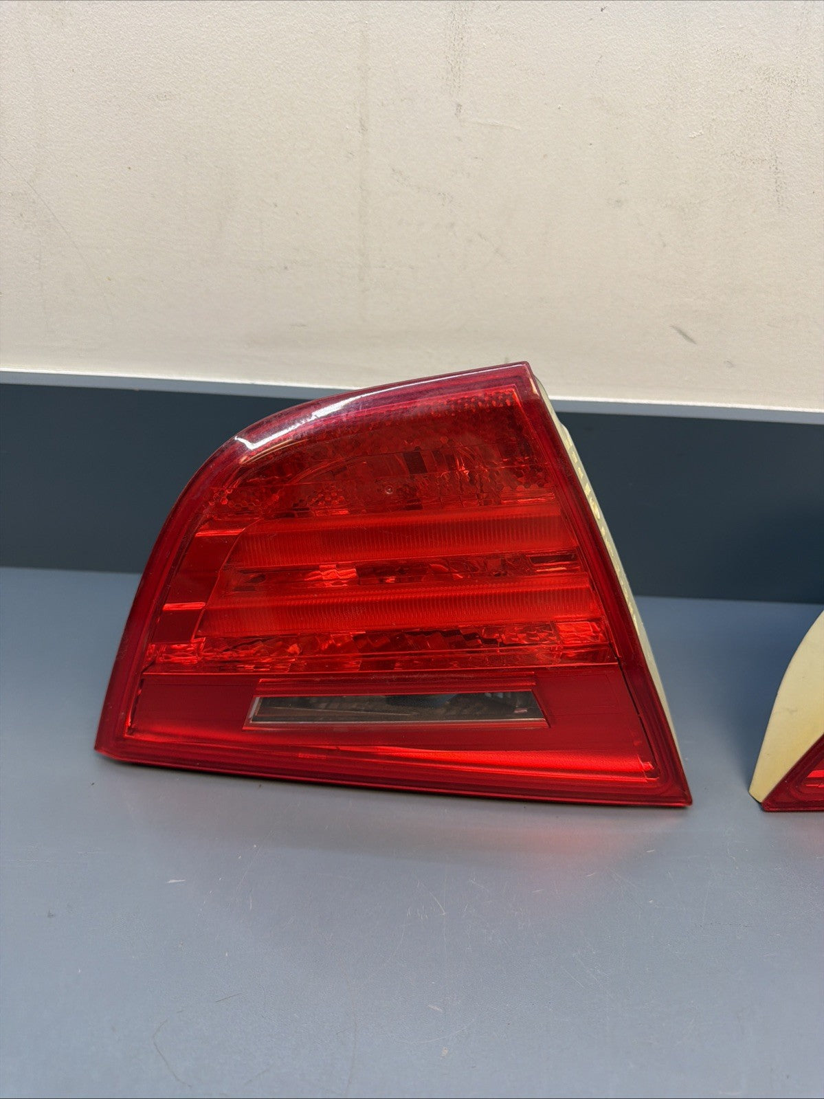 BMW 07-11 E90 LCI 3 SERIES R+L INNER TRUNK LED TAIL LIGHTS 2PC 7289428+7289427