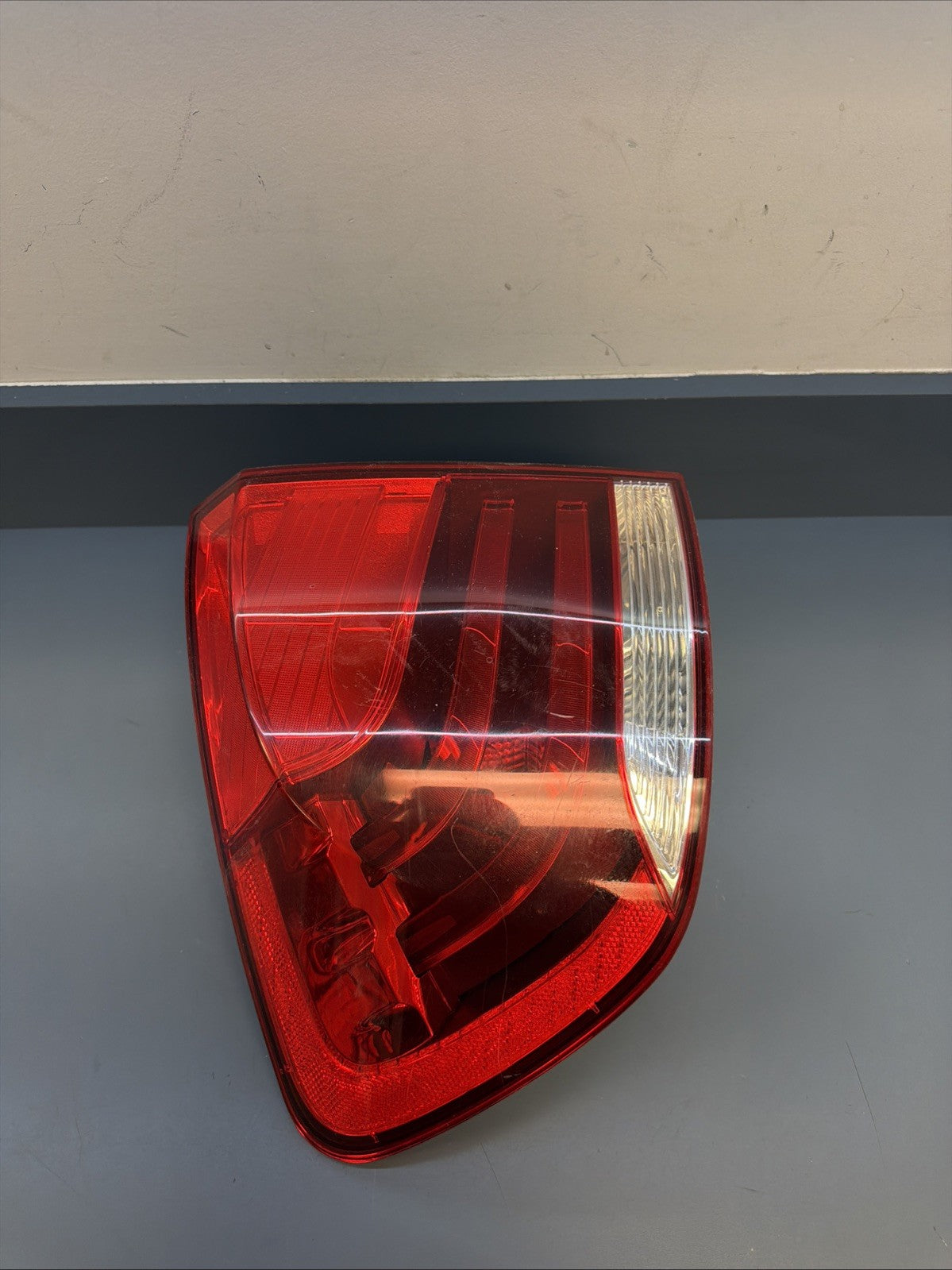 OEM 2012-2015 BMW X1 LH REAR LEFT DRIVERS TAIL LIGHT ASSEMBLY 2990111