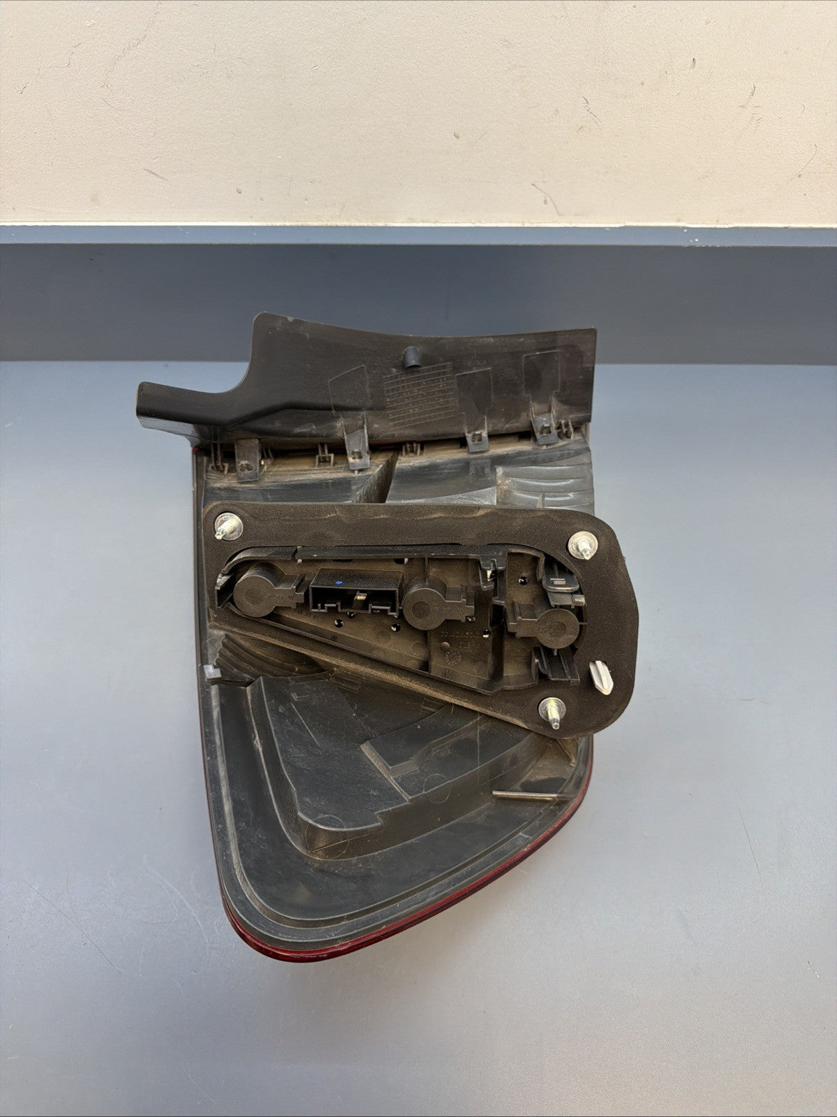 2013 2014 2015 BMW E84 X1 REAR RIGHT OUTER TAIL LIGHT ASSEMBLY OEM 2990112