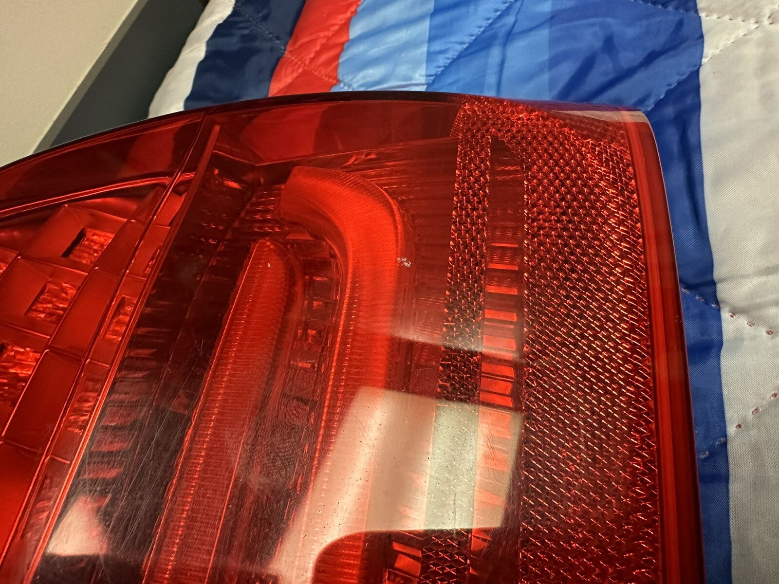 09-11 BMW E90 328 335 RIGHT PASSENGER SIDE OUTTER TAIL LIGHT OEM 7289430