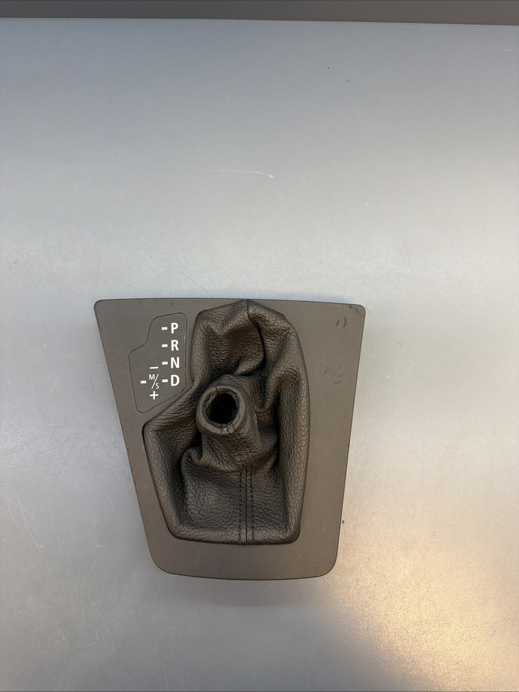 07-10 BMW X3 E83 GEAR SHIFTER KNOB TRIM COVER BOOT BLACK 354882 OEM