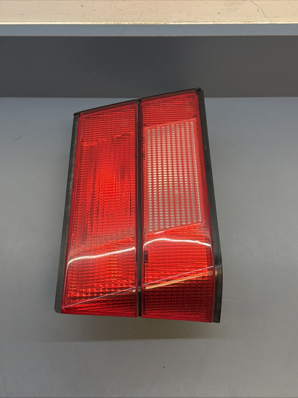 1988-1995 BMW E34 525i 530i 535i 540i Driver Left Inner Tail Light 1389015