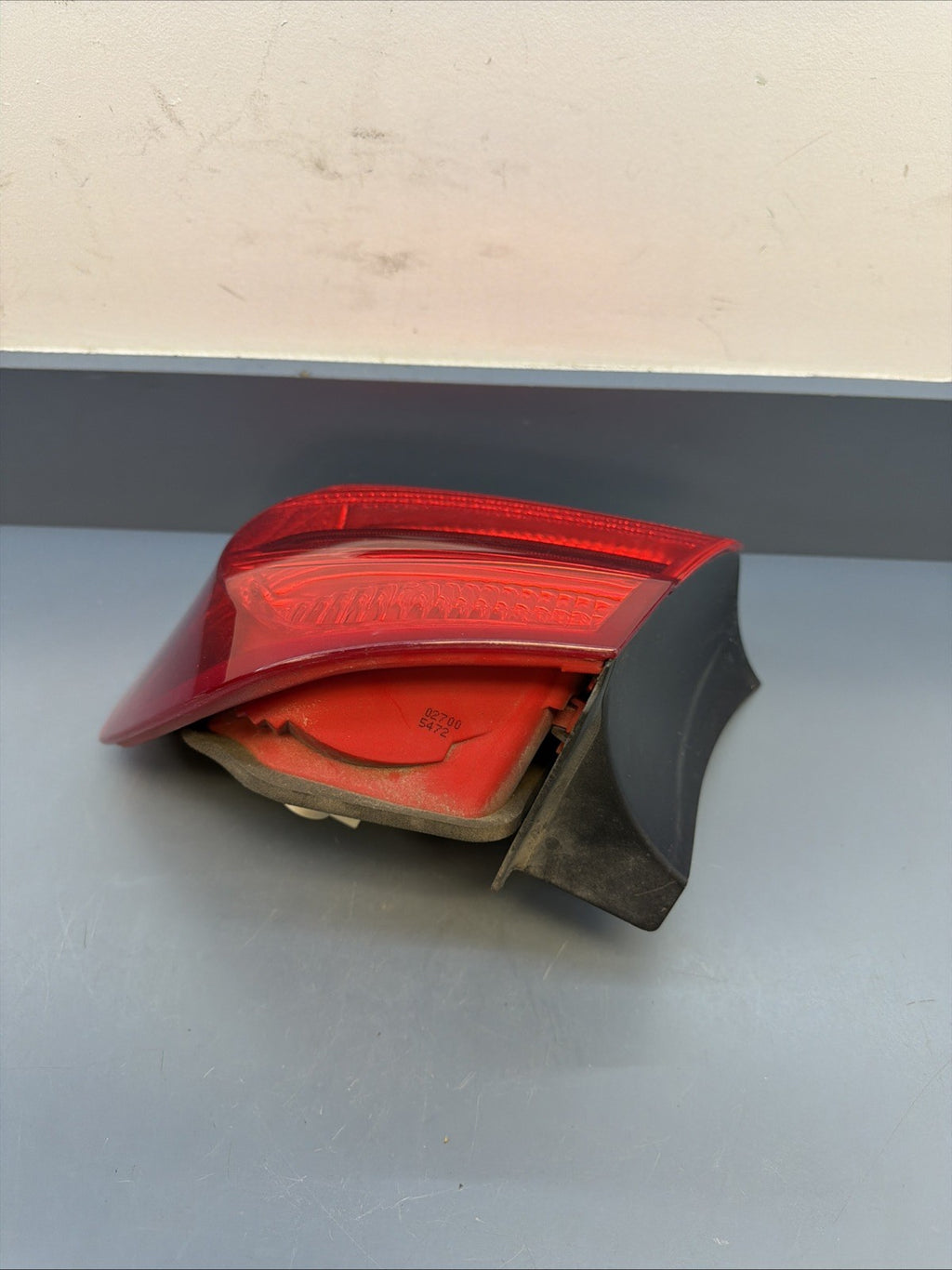 2006-2008 BMW E90 OUTTER PASSANGER PRE LCI TAIL LIGHT 7161956