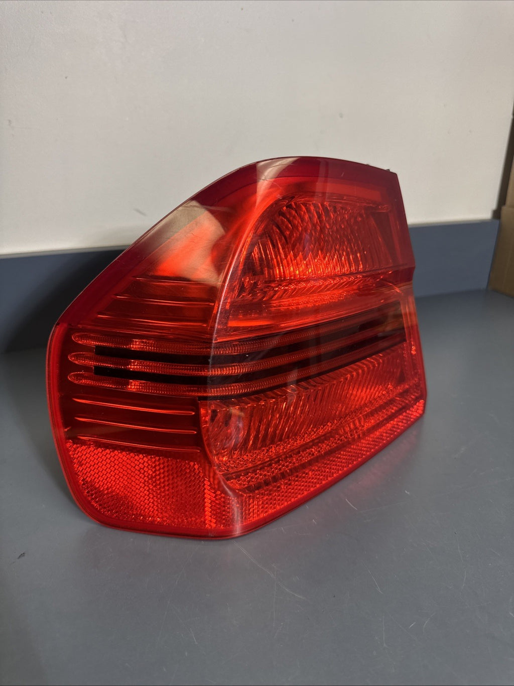 2008 BMW 328 SERIES SEDAN OEM LT DRIVER'S SIDE REAR TAIL LIGHT PRE-LCI 7161955