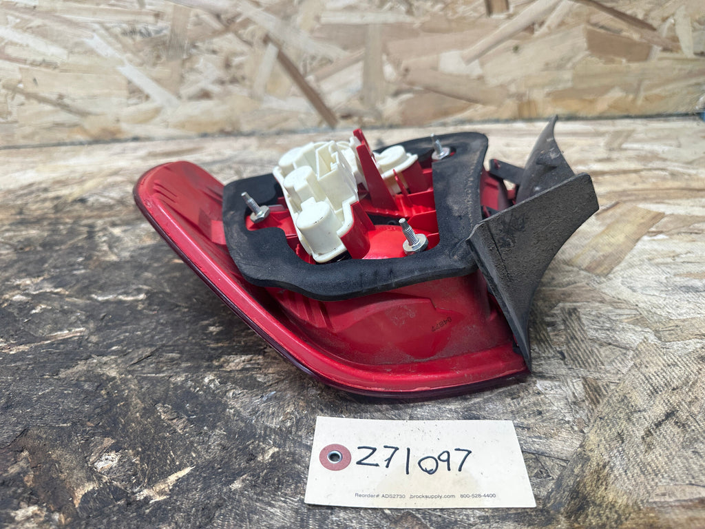 BMW 04-08 E90 3 SERIES OUTER FENDER TAIL LIGHT SET 2PC OEM 7161955+7161956