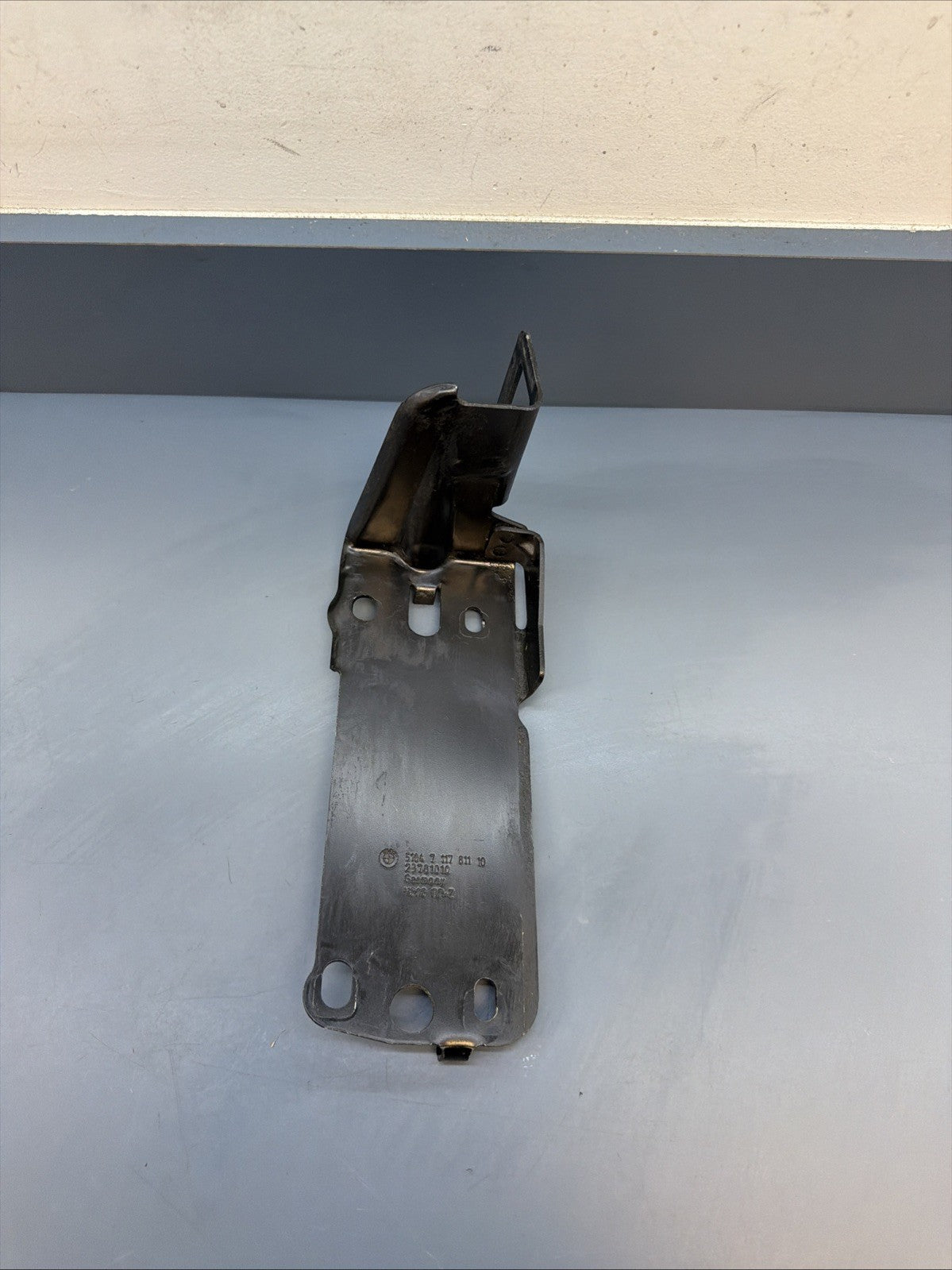 07-13 BMW 335i E90 E91 E92 E93 Front Left Lower Radiator Bracket OEM 7117811