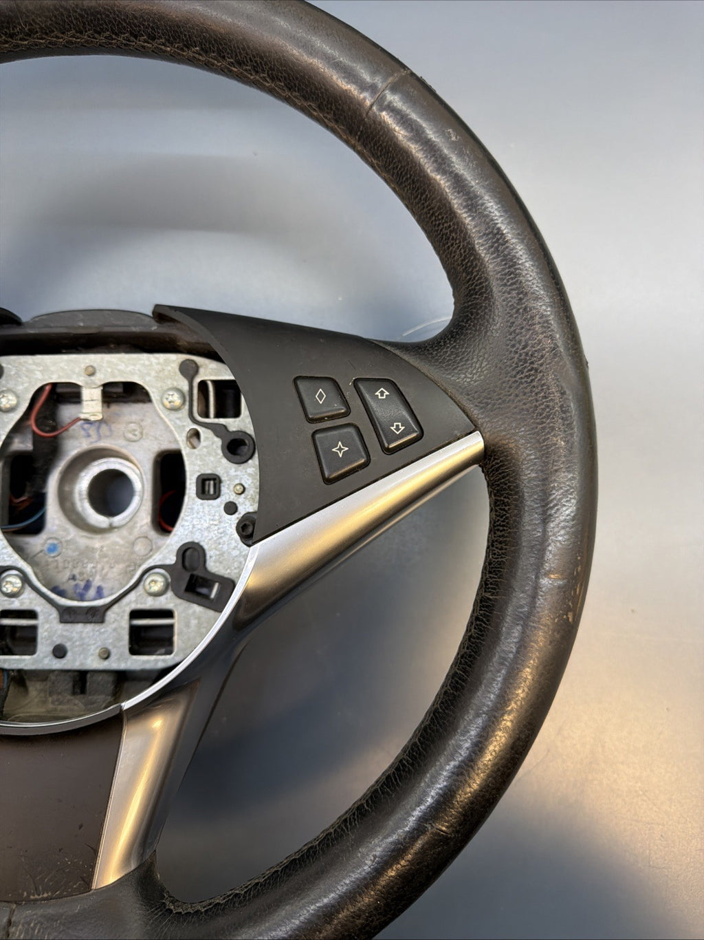 BMW 03-10 E60 5 SERIES BLACK LEATHER STEERING WHEEL W/BUTTONS OEM 11008818