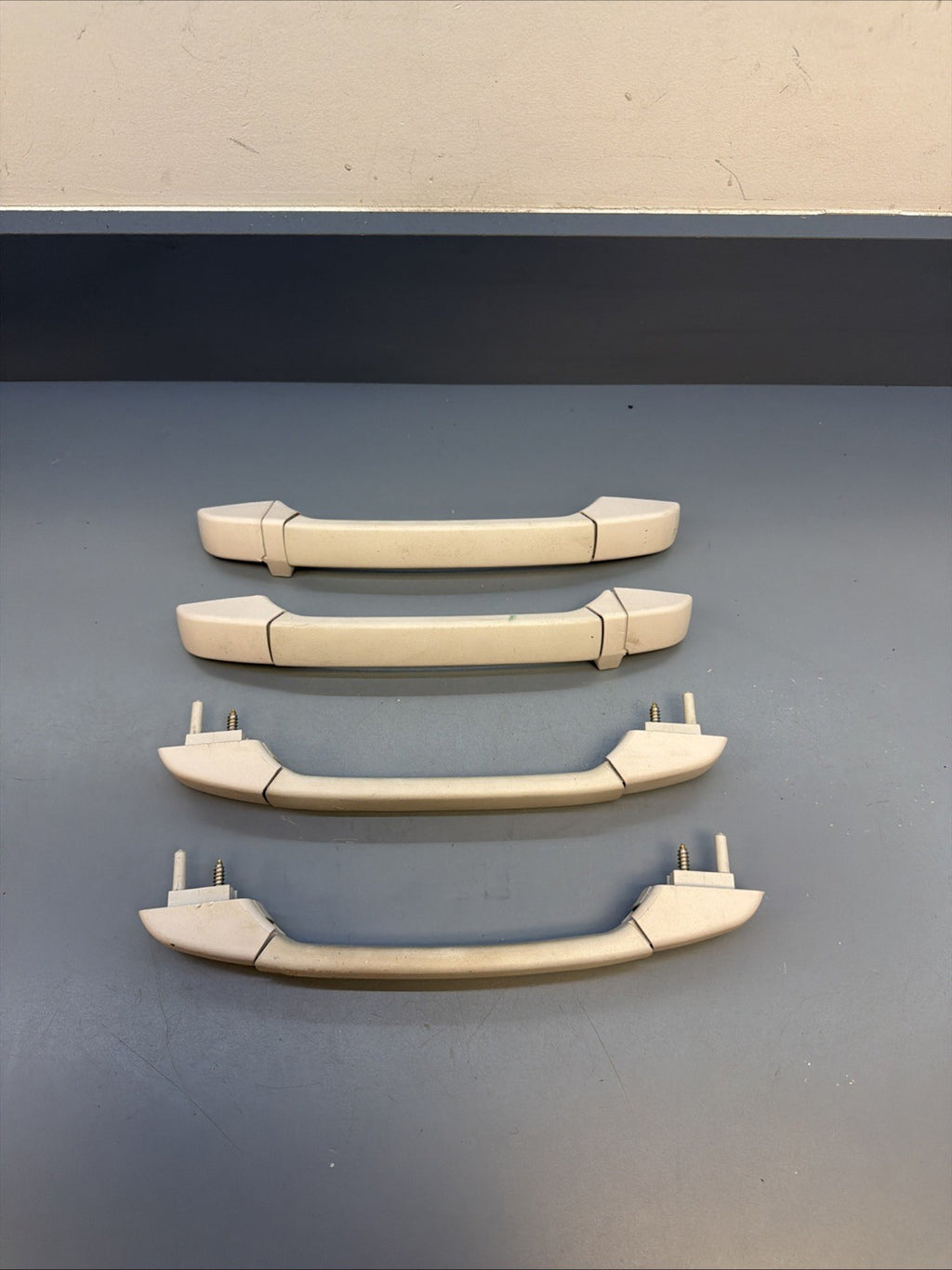 01-2006 E46 BMW 325 330 OVERHEAD SEDAN GRIP HANDLE SET OF 4 8231321 GRAY