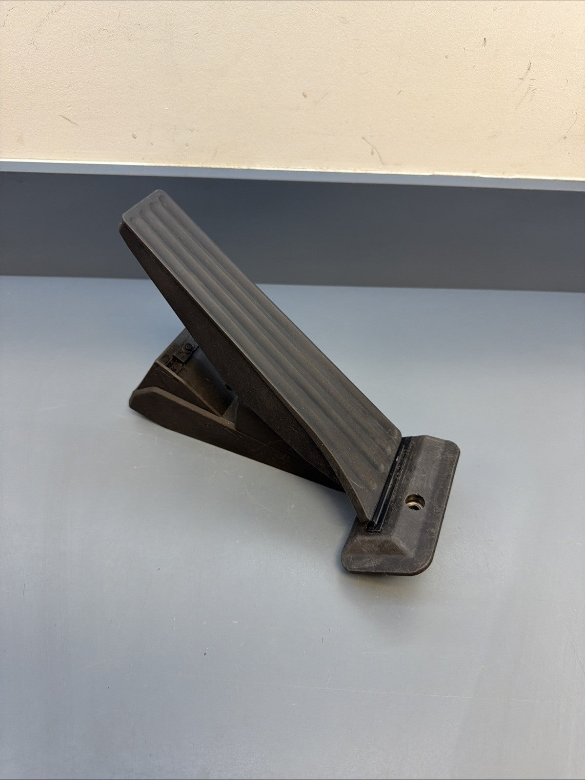 10-17 BMW 528 535 550 640 650 740 750 THROTTLE ACCELERATION GAS PEDAL 6858574