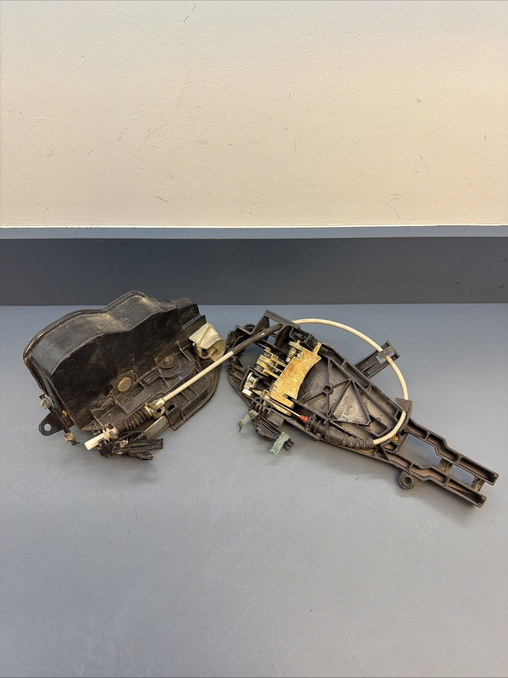 2009‑2013 BMW E90 Front Left Door Lock Latch Actuator w/ Braket OEM 7229455