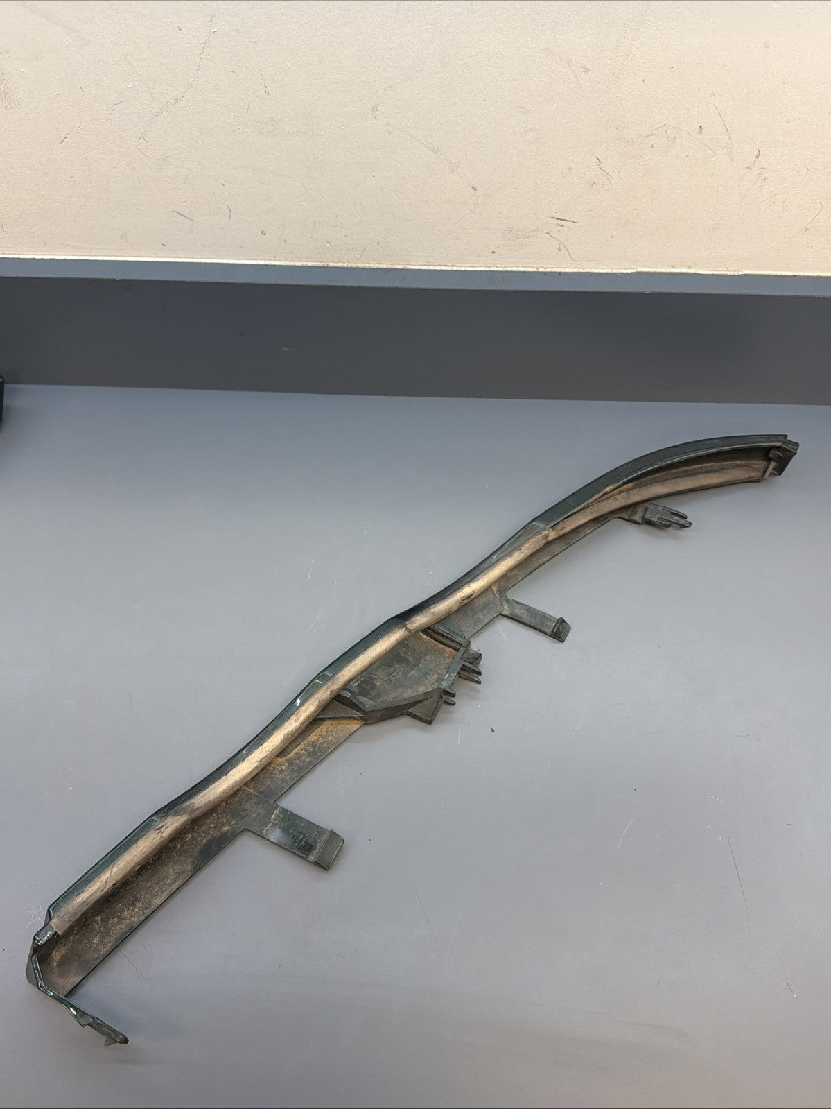 98-01 BMW 3 Series E46 SEDAN Headlight Lower Molding Trim 8208485 8208486