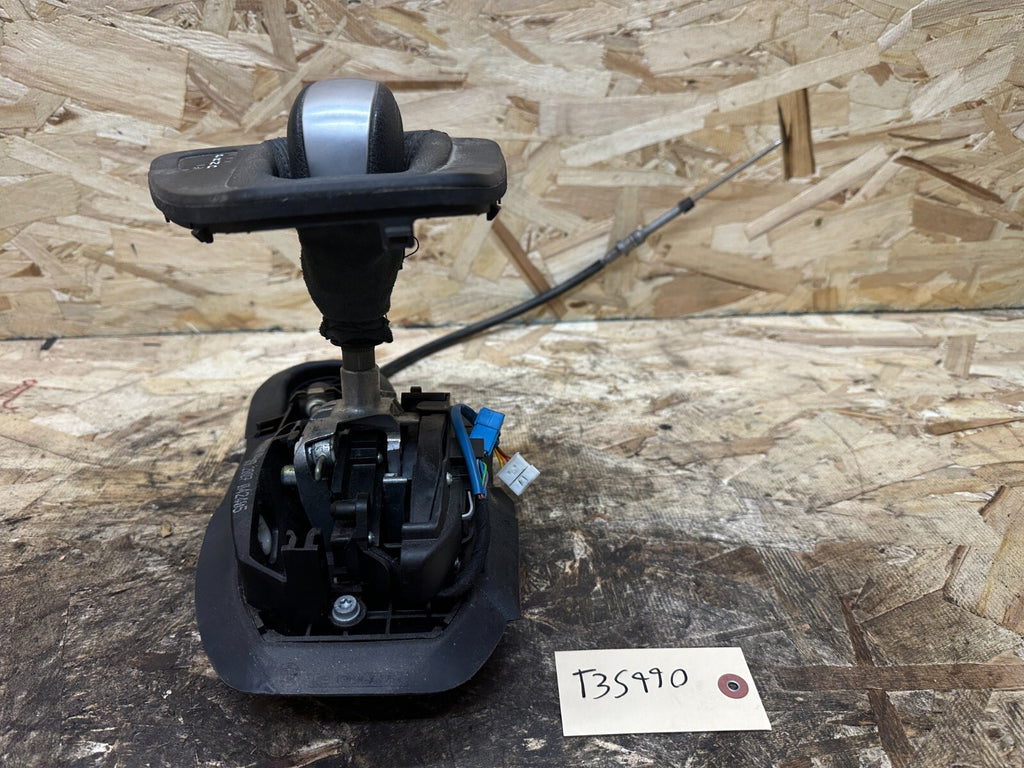 BMW 2006-2012 E90 3 SERIES AUTOMATIC TRANSMISSION SHIFTER COMPLETE OEM 7563655
