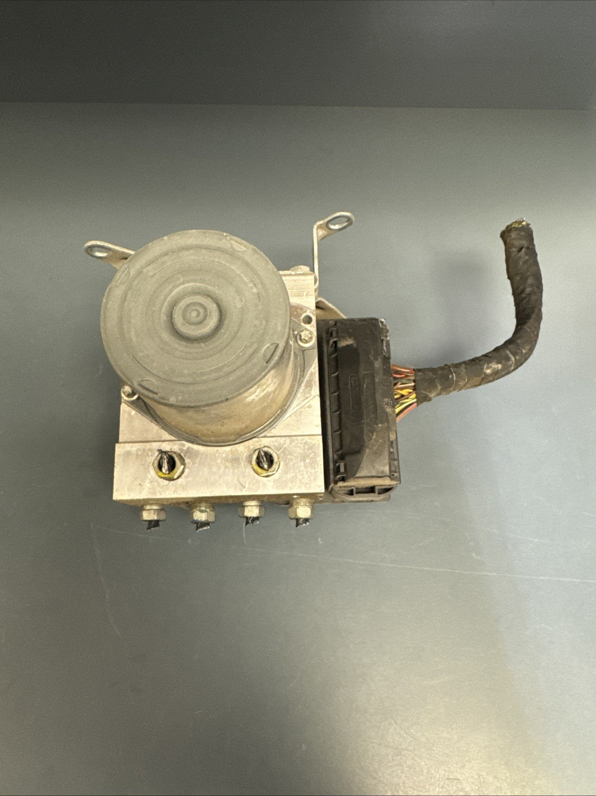 06 07 08 09 10 11 BMW 325XI 330XI ANTILOCK BRAKE ABS PUMP 34516775180 0265230008