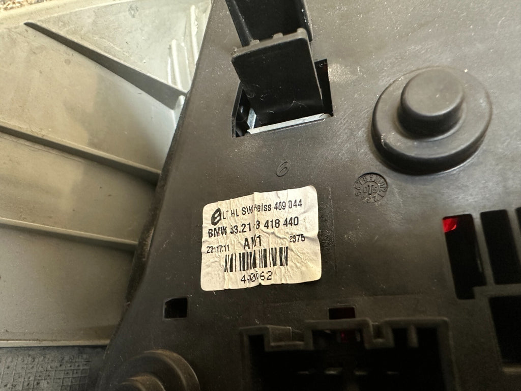 BMW 03-06 E83 X3 OUTER REAR TAIL BRAKE LEFT AND RIGHT SET OEM 3418439+3418440
