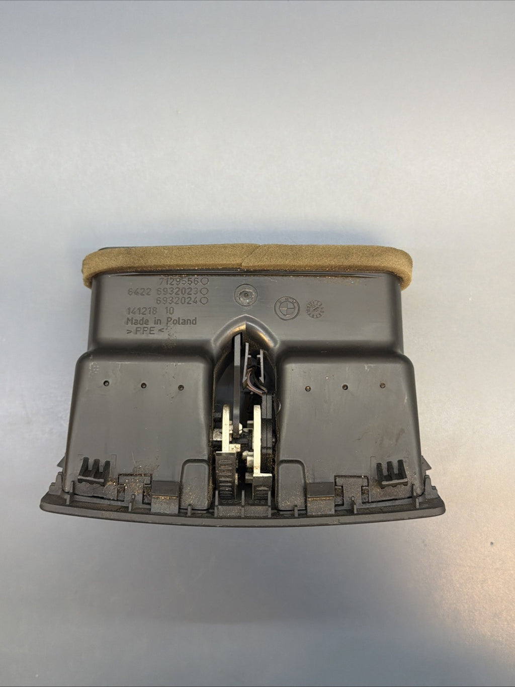 07-12 BMW E90 328i 335i Rear Center Console Air Vent Grille 7129556 OEM