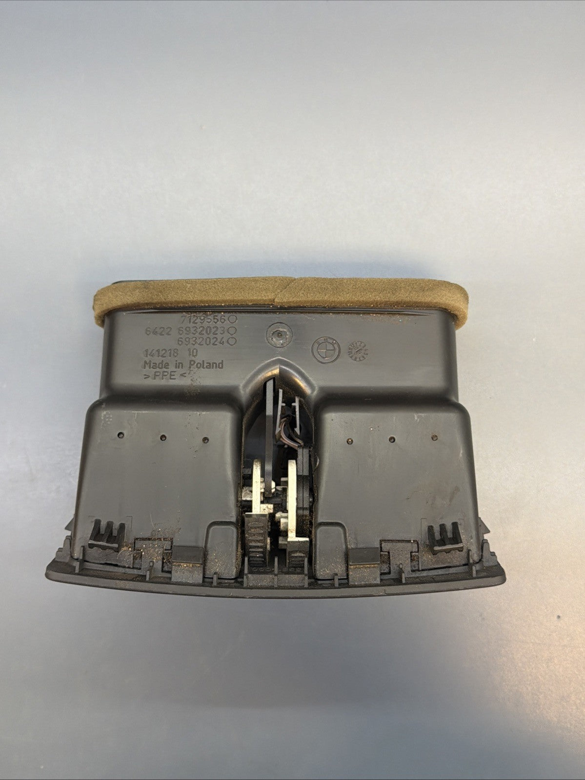 07-12 BMW E90 328i 335i Rear Center Console Air Vent Grille 7129556 OEM